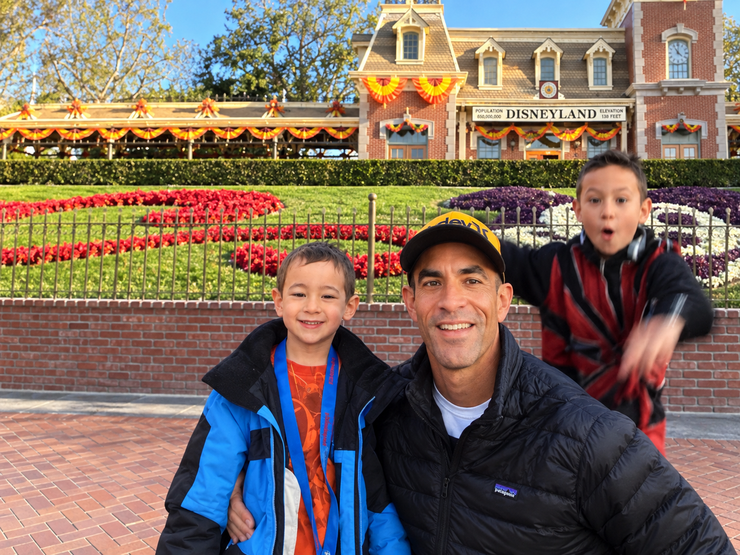Owen, Jorge Cruise, and Parker at Disneyland in 2010